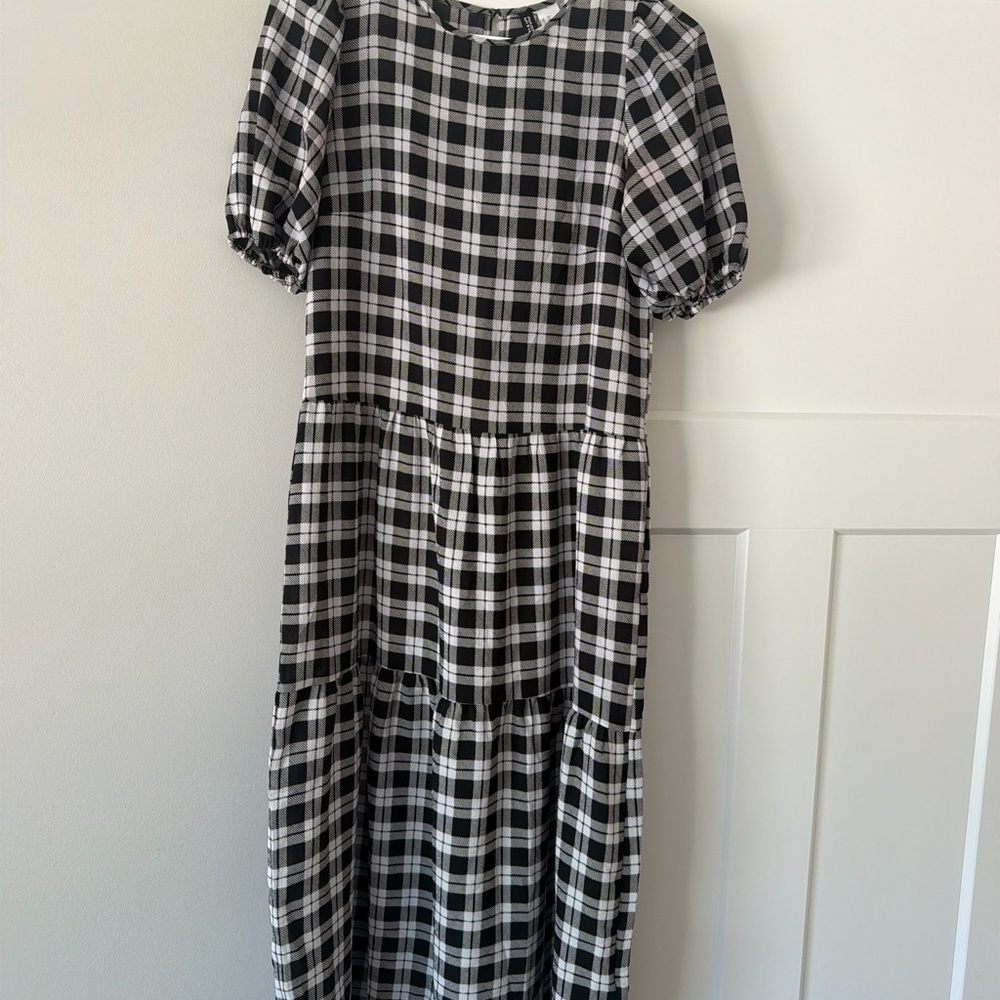 H&M Black and White Plaid Midi Dress